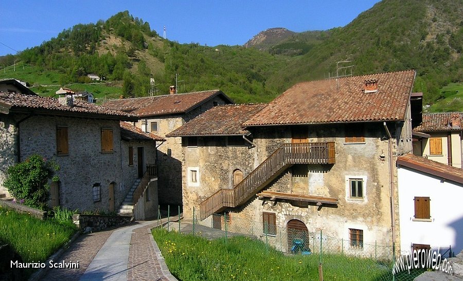 03 Alino visto dalla chiesina.JPG